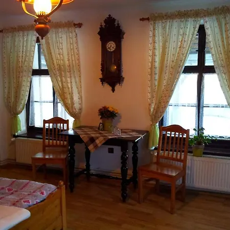 ゲストハウス Zajezdni Krcma Lanškroun