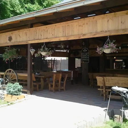 ゲストハウス Zajezdni Krcma Lanškroun